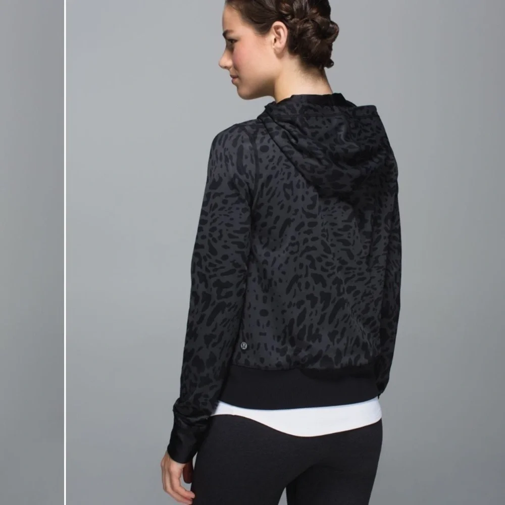 Lululemon Grey Black Namaskar Leopard Animal Swirl zip up scuba hoodie size 4 - Picture 10 of 16